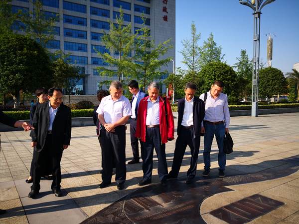 说明:https://news.gdmu.edu.cn/_mediafile/news/2019/05/30/9vgvrgimn3.jpg