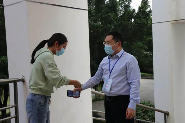 说明:https://news.gdmu.edu.cn/_mediafile/news/2020/04/18/35dowzfg30.jpg